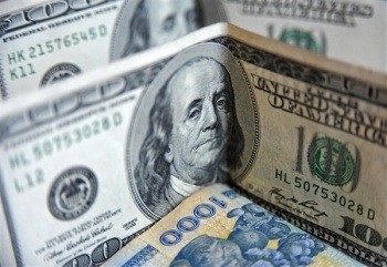 Курс доллара не изменился на валютных торгах четверга